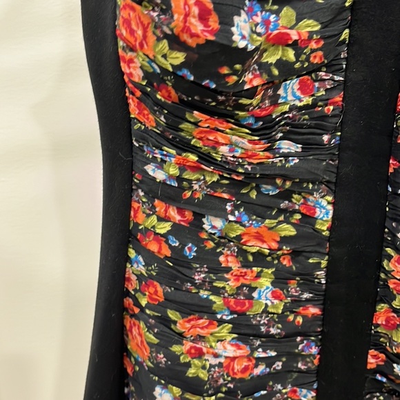 Ruched Black Floral Bodycon Dress - Picture 5 of 9
